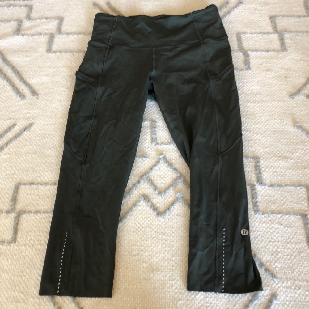 Lululemon Army Green Crop Leggings (size 6)